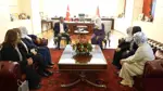 Dayikên Aşitiyê bi Serokê CHPê Ozgur Ozel re civiyan