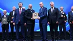 Erdogan Belgeya Rûmetê ya Xizmetê pêşkêşî karsazê Amedî dike