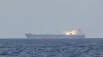 "سنتكوم" تقصف ناقلة نفط وإيران ترد بإغلاق مضيق هرمز بالكامل