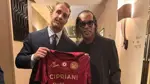 Futbolun efsanesi Ronaldinho sahalara geri dönüyor