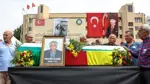 Mehdi Zana için Diyarbakır Büyükşehir Belediyesi önünde tören